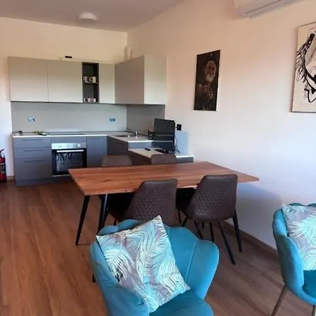 Διαμέρισμα Diana - *